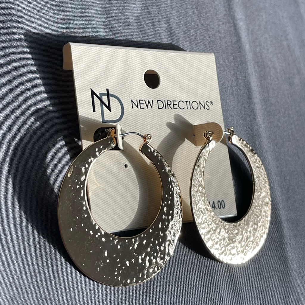 Nwt New Directions Gold Metal Circle Hoop Earrings 8$